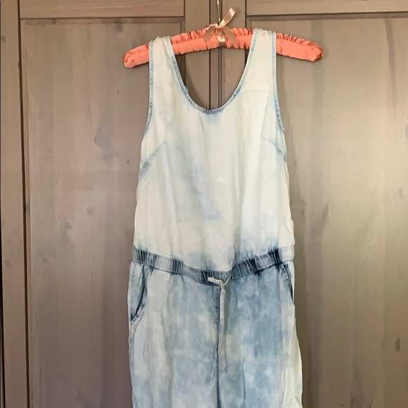 Acid washed Sleeveless Romper - Picture 1 of 3